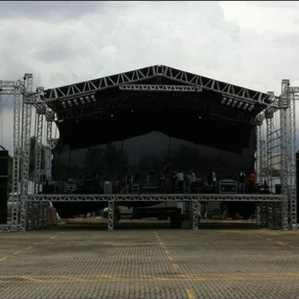 Estrutura de palco completa em show ao vivo